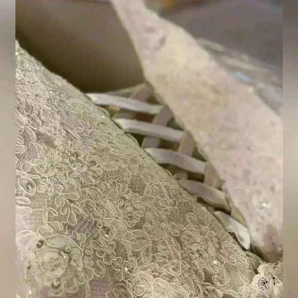 Stella York UNALTERED Lace Gown - Picture 3 of 13